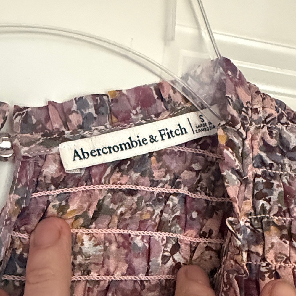 Abercrombie & Fitch Lilac Floral Smocked Puff Sleeve Blouse - Picture 2 of 3